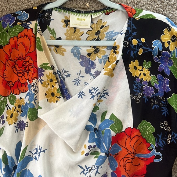 Beautiful blouse with a plunging neckline - Picture 3 of 5